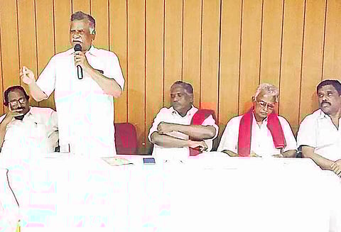 புயலால் பாதிக்கப்பட்ட அனைவருக்கும் நிவாரணம் வழங்க வலியுறுத்தி 4 மாவட்டங்களில் 18-ந் தேதி உண்ணாவிரதம்