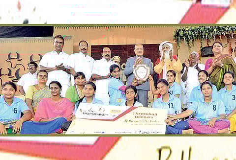 சுயநலம் இல்லாமல் நாட்டுக்கு சேவை செய்ய மக்கள் முன்வர வேண்டும் பாரதி விருது வழங்கும் விழாவில் கவர்னர் பன்வாரிலால் புரோகித் பேச்சு