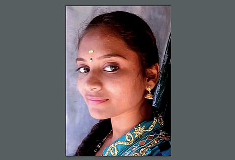 பல்லடம் அருகே காதலன் வீட்டில் தங்கிய இளம்பெண் தூக்குப்போட்டு தற்கொலை - போலீஸ் விசாரணை