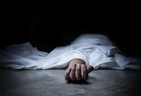 மாடியில் இருந்து குதித்து பெண் டாக்டர் தற்கொலை