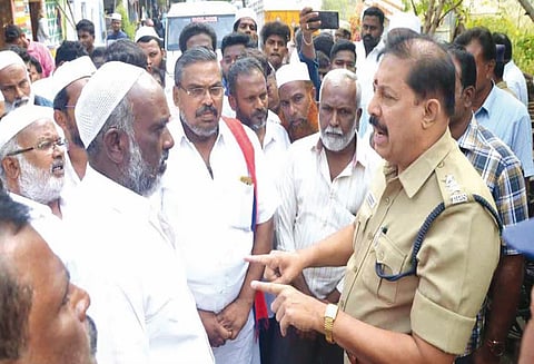 பள்ளிவாசல் நிர்வாகிகள் தேர்தல்: கோஷ்டி மோதலால் போலீஸ் குவிப்பு