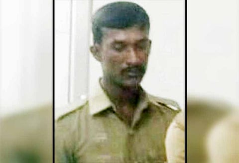 நாங்குநேரி போலீஸ் நிலையத்தில்: போலீஸ்காரர் தற்கொலை முயற்சியா? அதிகாரிகள் விசாரணை