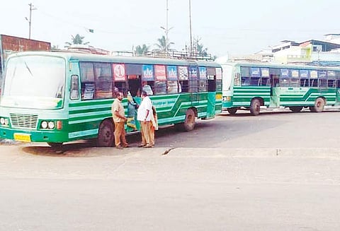 திருவனந்தபுரத்தில் முழு அடைப்பு போராட்டம்: குமரி எல்லையில் தமிழக பஸ்கள் நிறுத்தம் பயணிகள் அவதி