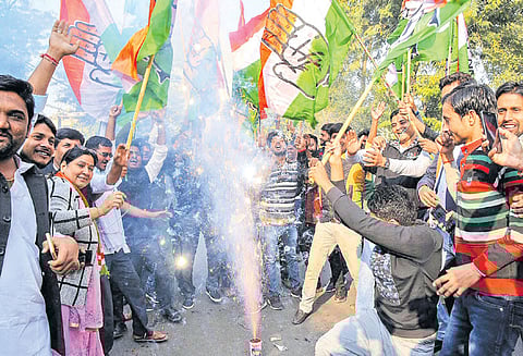 ராஜஸ்தான், சத்தீஷ்காரில் காங்கிரஸ் ஆட்சியை பிடித்தது : 5 மாநில தேர்தலில் பா.ஜனதாவுக்கு பின்னடைவு - மத்தியபிரதேசத்தில் இழுபறி