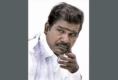 மின் இணைப்பை மாற்ற பூ வியாபாரியிடம் லஞ்சம் வாங்கிய மின்வாரிய அதிகாரி கைது