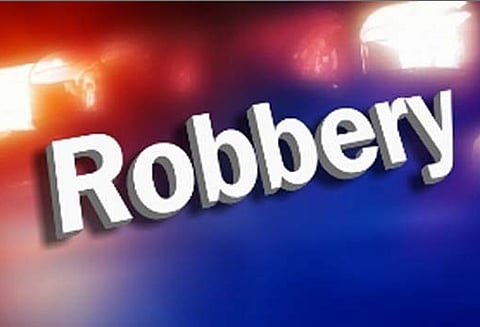 பெங்களூருவில் ஒரே நாளில் துணிகரம்: 4 வீடுகளின் கதவை உடைத்து நகை-பணம் திருட்டு