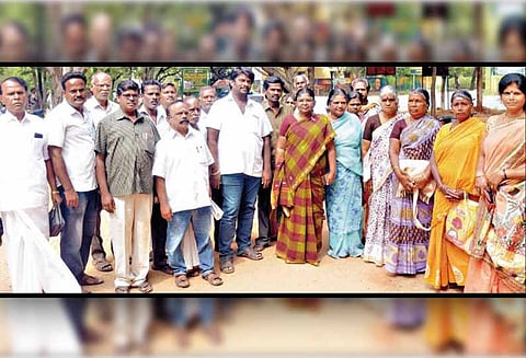 திண்டுக்கல் பாலகிருஷ்ணாபுரத்தில்: ரெயில்வே மேம்பால பணி ஓராண்டுக்குள் முடிக்கப்படும் - கலெக்டர் தலைமையில் நடந்த பேச்சுவார்த்தையில் தகவல்