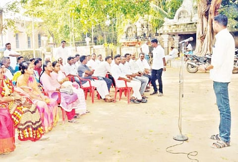 கோரிக்கைகளை வலியுறுத்தி கிராம நிர்வாக அலுவலர்கள் 4-வது நாளாக வேலை நிறுத்தம்