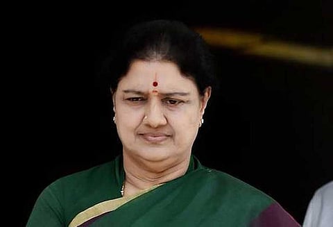 பெங்களூரு சிறையில் சசிகலாவிடம் வருமான வரித்துறை அதிகாரிகள் 2-வது நாளாக விசாரணை