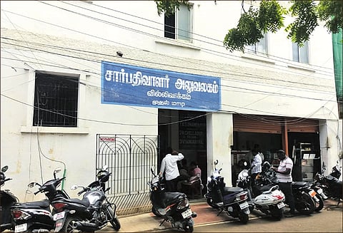 வில்லிவாக்கம் சார்பதிவாளர் அலுவலகத்தில் லஞ்ச ஒழிப்பு சோதனையில் கணக்கில் வராத ரூ.70 ஆயிரம் சிக்கியது விளக்கம் அளிக்க நோட்டீஸ்