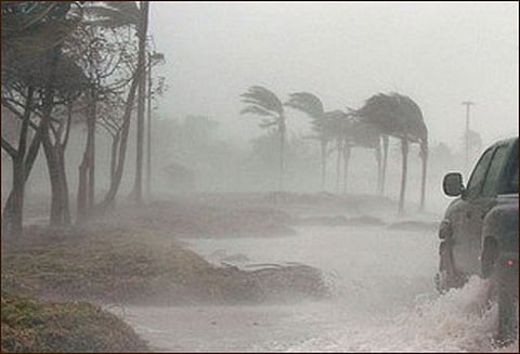 புயல் ஆந்திரா நோக்கி செல்கிறது: வடதமிழக கடலோர மாவட்டங்களில் இன்றும், நாளையும் காற்றுடன் மழை பெய்யும் வானிலை ஆய்வு மையம் தகவல்