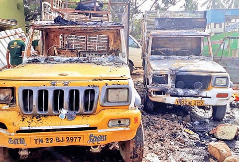 பம்மலில் 4 வாகனங்கள் தீ வைத்து எரிப்பு சம்பள பாக்கி தராததால் டிரைவர் ஆத்திரம்