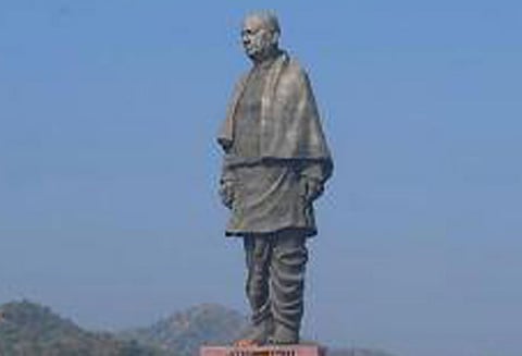 குஜராத் பள்ளி, கல்லூரிகளில் சர்தார் படேலுக்கு சிலை