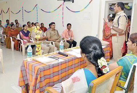 மனஅழுத்தத்தை குறைக்க போலீஸ் அதிகாரிகளுக்கு சிறப்பு பயிற்சி முகாம்