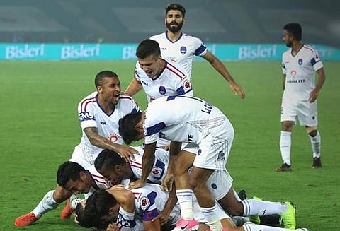 ஐ.எஸ்.எல். கால்பந்து: டெல்லி அணி முதல் வெற்றி, 3-1 கோல் கணக்கில் சென்னையை சாய்த்தது