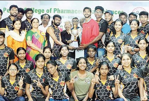 மருந்தியல் கல்லூரிகளுக்கான மாநில விளையாட்டு போட்டி: கோவை அணி ஒட்டுமொத்த சாம்பியன்