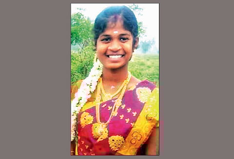 திருமணமான 20 நாளில் புதுப்பெண் தூக்குப்போட்டு தற்கொலை - ஆர்.டி.ஓ. விசாரணை