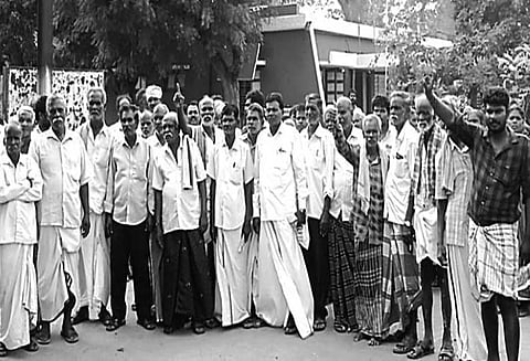 முன்னாள் எம்.எல்.ஏ. மீது நடவடிக்கை எடுக்கக்கோரி பெண்ணாடம் போலீஸ் நிலையத்தை பொதுமக்கள் முற்றுகை
