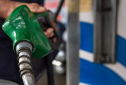 பெட்ரோல் விலையில் எந்த மாற்றமும் இல்லை, டீசல் விலை 13 காசுகள் குறைவு