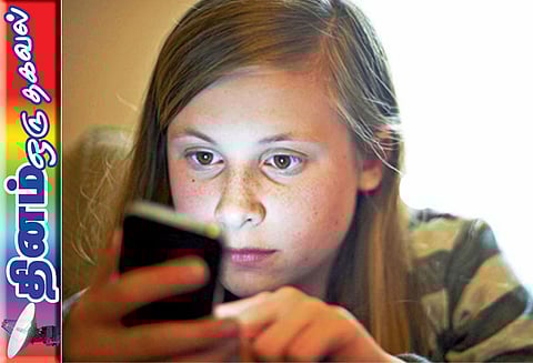 பெண்களின் பொலிவை குறைக்கும் சமூக வலைத்தளங்கள்