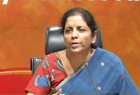 ரபேல் விவகாரம்; காங்கிரஸ் கட்சி அறிந்தே மக்களை தவறாக வழி நடத்துகிறது: ராணுவ மந்திரி