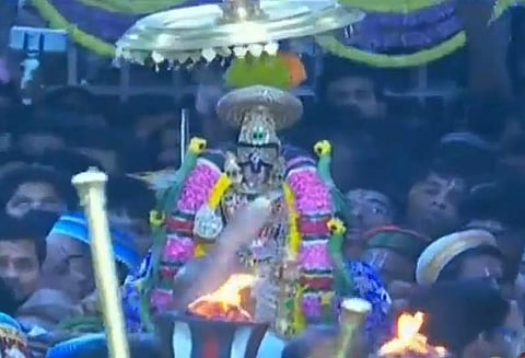 ‛ரங்கா.. கோவிந்தா...' என பக்தர்கள் கோஷம் முழங்க ஸ்ரீரங்கத்தில் சொர்க்கவாசல் திறப்பு