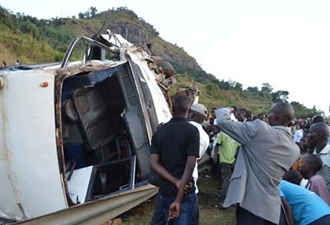 உகாண்டா நாட்டில் பஸ் விபத்தில் 19 பேர் பலி
