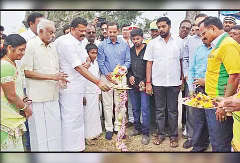 ஓசூர் தேர்பேட்டை ஏரி தூர் வாரும் பணி அமைச்சர் பாலகிருஷ்ணரெட்டி தொடங்கி வைத்தார்