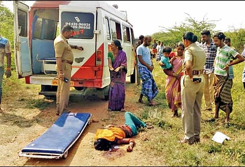 நிலக்கோட்டையில் பயங்கரம்: ஓட்டல் தொழிலாளி மனைவி அடித்து கொலை