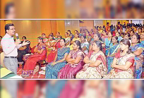 நூற்பாலைகளில் பணியாற்றும் பெண்கள் தற்கொலை எண்ணத்தில் இருந்து விடுபட வேண்டும் பயிற்சி முகாமில் விழிப்புணர்வு