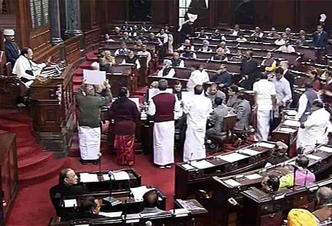 எதிர்க்கட்சி எம்பிக்கள் அமளி: எட்டாவது நாளாக முடங்கிய பாராளுமன்றம்