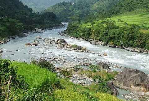 நேபாளம்: பள்ளத்தாக்கில் பேருந்து கவிழ்ந்து விபத்து - 23 பேர் பலி