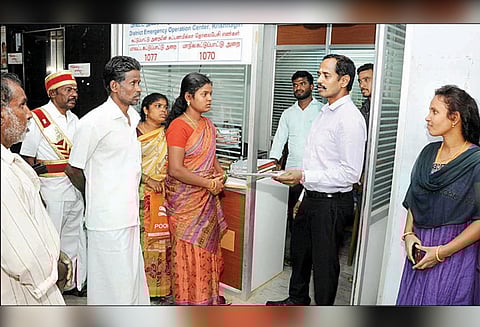 கிருஷ்ணகிரியில் அவசர கால செயல்பாட்டு மையம் கலெக்டர் நேரில் ஆய்வு