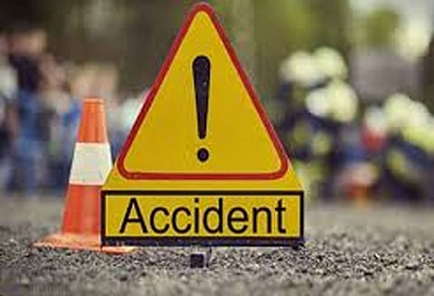 ஷீரடி சாய்பாபா கோவிலுக்கு பாதயாத்திரை சென்ற பக்தர்கள் கூட்டத்தில் கார் புகுந்து 3 பேர் பலி - 16 பேர் காயம்