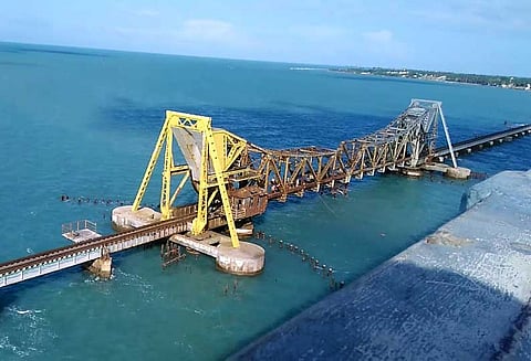 பாம்பன் பாலத்துக்கு பதிலாக ரூ.250 கோடியில் புதிய பாலம் ரெயில்வே அமைச்சகம் அறிவிப்பு