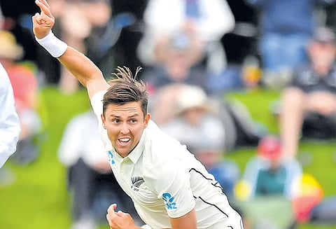 இலங்கை அணி 104 ரன்னில் சுருண்டது: 15 பந்தில் 6 விக்கெட் வீழ்த்தி அசத்திய டிரென்ட் பவுல்ட்