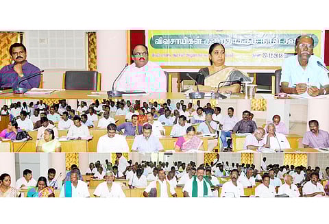 அரியலூர் மாவட்டத்தில் 6 இடங்களில் கொள்ளிடம் ஆற்றின் குறுக்கே தடுப்பணைகள் கட்ட வேண்டும் விவசாயிகள் குறை தீர்க்கும் கூட்டத்தில் வலியுறுத்தல்