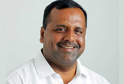 மந்திரி யு.டி.காதர் சென்ற விமானத்தில் திடீர் ‘தீ’ : அதிர்ஷ்டவசமாக உயிர் தப்பினார்