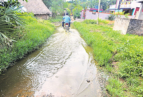 பேரம்பாக்கத்தில் சாலையில் தேங்கும் கழிவுநீரால் தொற்றுநோய் பரவும் அபாயம் நடவடிக்கை எடுக்க பொதுமக்கள் கோரிக்கை