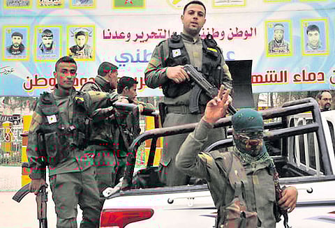 துருக்கியின் தாக்குதலை தடுப்பதற்காக சிரியா அதிபருடன் குர்து போராளிகள் புதிய கூட்டணி முக்கிய நகரை விட்டுக்கொடுத்தனர்