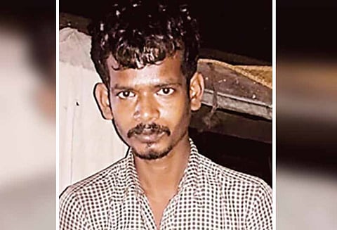 செஞ்சி அருகே, பக்கத்து வீடுகளில் உணவு வாங்கி சாப்பிட்டதால் தந்தை அடித்துக் கொலை