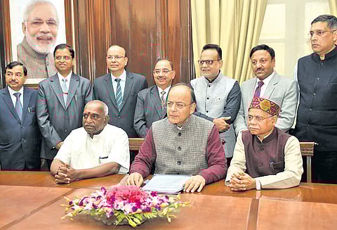 தேர்தலுக்கு முந்தைய கடைசி முழுமையான பட்ஜெட்; பாராளுமன்றத்தில் இன்று பட்ஜெட் தாக்கல்