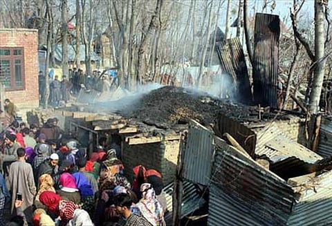 காஷ்மீரில் என்கவுண்டர் பகுதியில் கிடந்த குண்டுகள் வெடித்து காயமடைந்த 10 வயது சிறுவன் உயிரிழப்பு