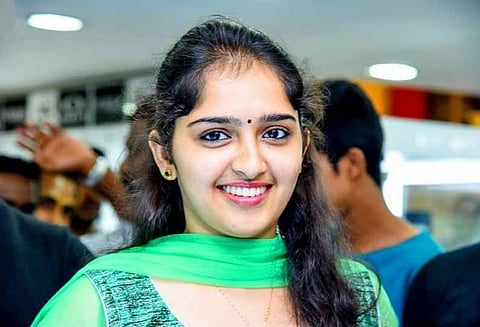 ஓடும் ரெயில் பிரபல நடிகைக்கு பாலியல் தொல்லை வாலிபர் கைது