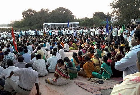 துறைவாரி சங்கங்களின் கூட்டமைப்பினர் ஆர்ப்பாட்டம்