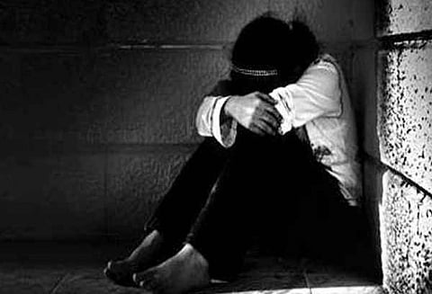 மாணவியிடம் 4 மாதமாக சில்மிஷம் செய்த ஆசிரியர்