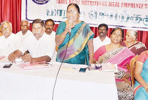 அரசு ஊழியர்களுக்கு நிகராக சம்பளம் வழங்க கோரி 15-ந் தேதி மாவட்ட தலைநகரங்களில் போராட்டம்