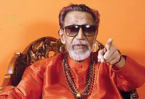 மும்பை சிவாஜி பார்க்கில் பால் தாக்கரேக்கு நினைவு சின்னம்