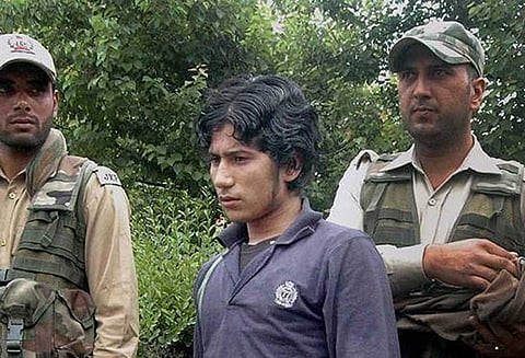 ஸ்ரீநகர்: போலீஸ் பிடியில் இருந்து தப்பிய பயங்கரவாதி பாதுகாப்பான இடத்துக்கு வந்து சேர்ந்தார்: ஹிஸ்புல் முஜாகிதீன் இயக்கம்