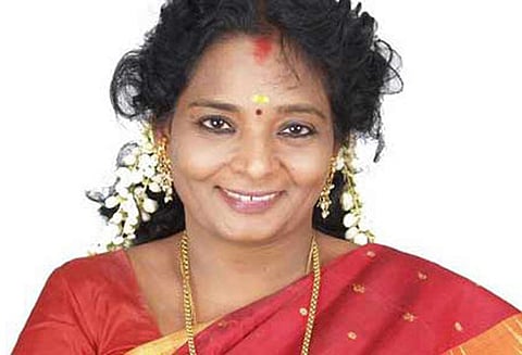 தமிழகத்தில் ரவுடிகள் அரிவாள் தூக்கும் கலாசாரம் அதிகரித்து வருகிறது தமிழிசை சவுந்தரராஜன் பேட்டி